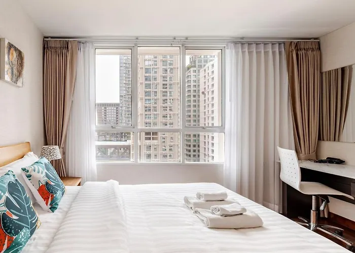 2 Bedroom In Downtown Bts Chitlom Bkk Apartment *