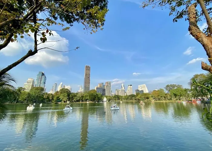 2 Bedroom In Downtown Bts Chitlom Bkk Apartment *