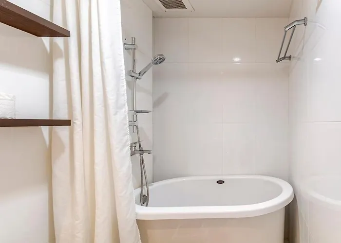 Apartment 2 Bedroom In Downtown Bts Chitlom Bkk