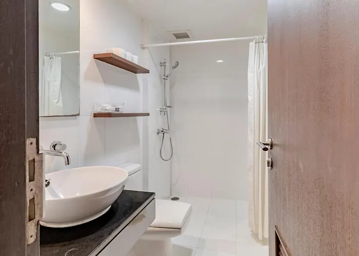 Apartment 2 Bedroom In Downtown Bts Chitlom Bkk