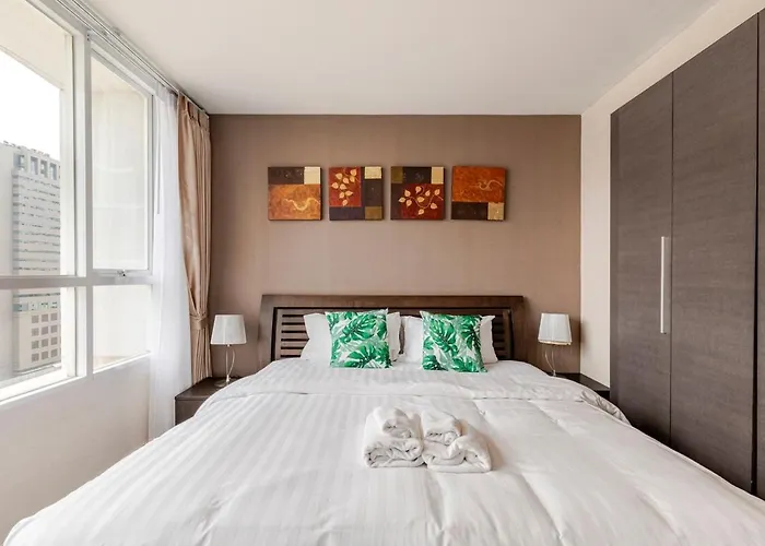 Apartment 2 Bedroom In Downtown Bts Chitlom Bkk